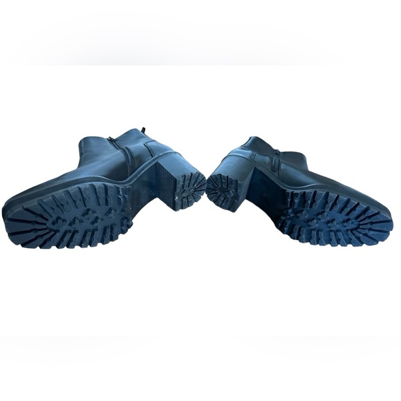 Andre’ Assous black leather ankle boots 
Size 9 - Picture 7 of 10